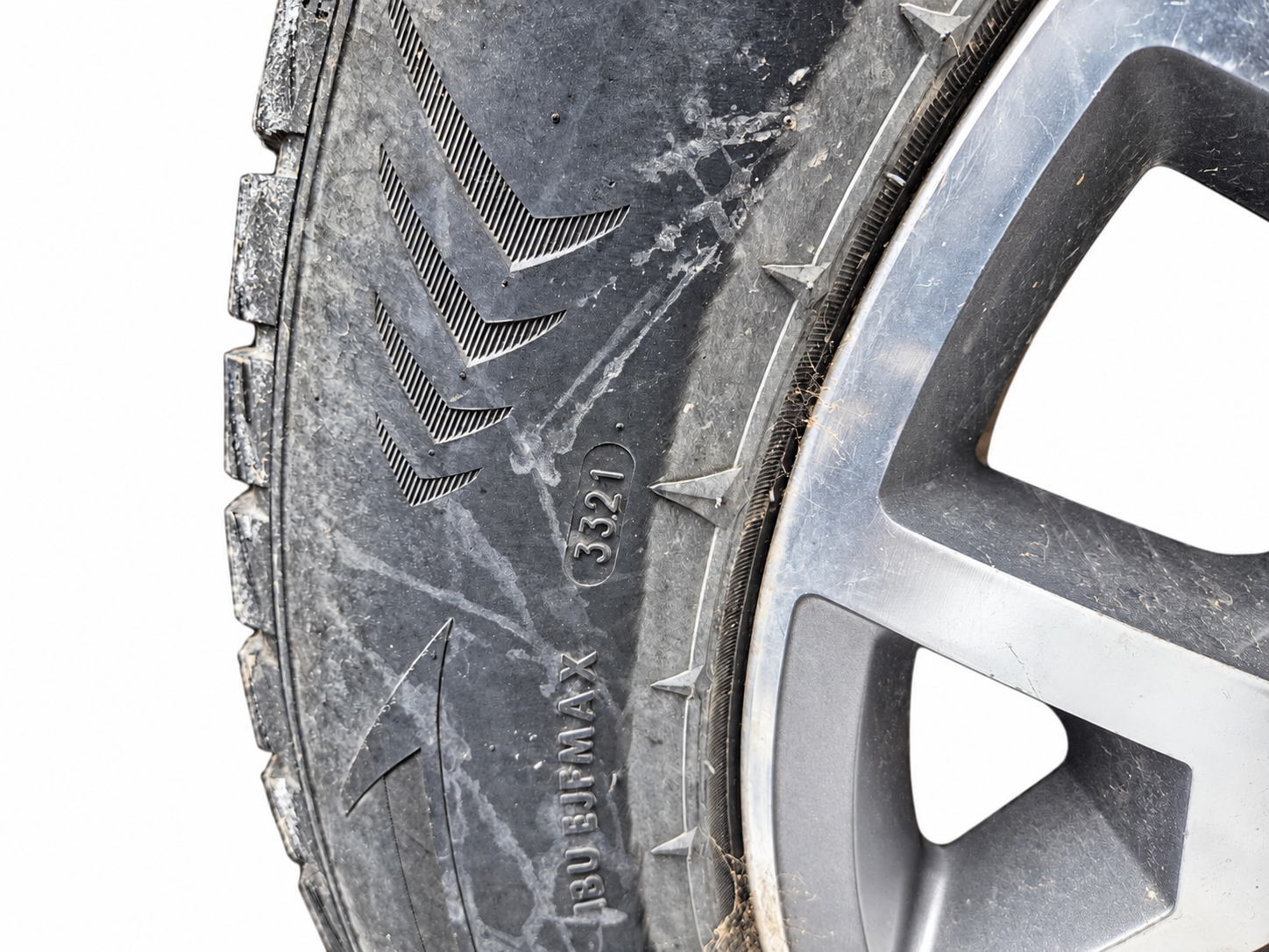 2012 Chevrolet Silverado 1500 20-Inch Wheels with 275/55R20 Studded Winter Tires